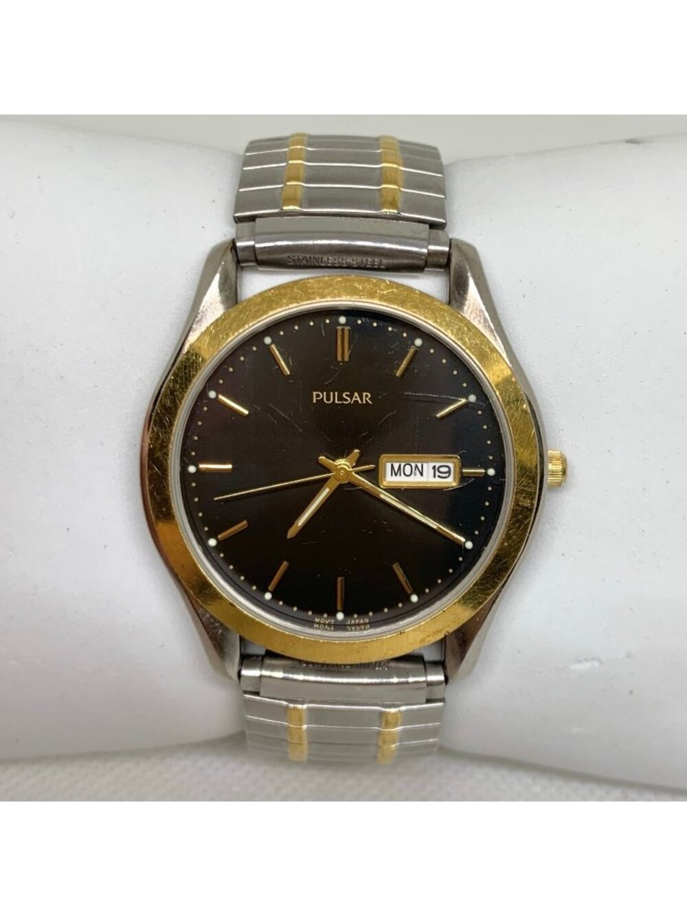 Vintage Pulsar Quartz men Watch Day Date 37mm Black Dial V733-X061 running